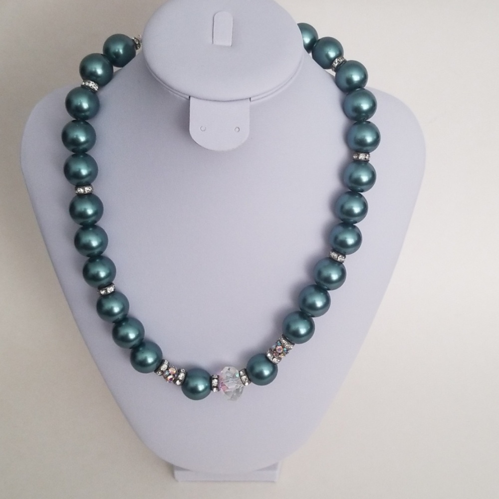 Genuine pearls and Swarovski crystals necklace